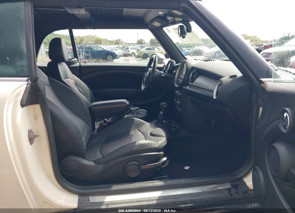 2011 MINI COOPER VIN: WMWZN3C5XBT133560