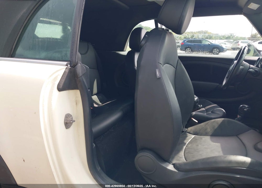 2011 MINI COOPER VIN: WMWZN3C5XBT133560
