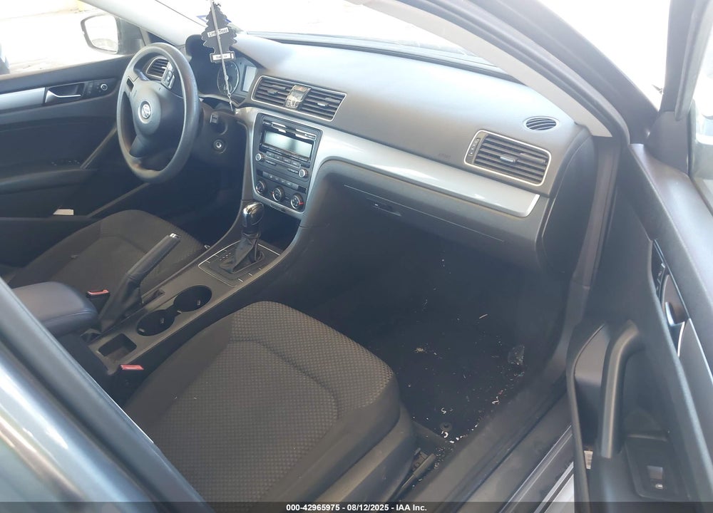 2014 VOLKSWAGEN PASSAT VIN: 1VWAP7A38EC008027