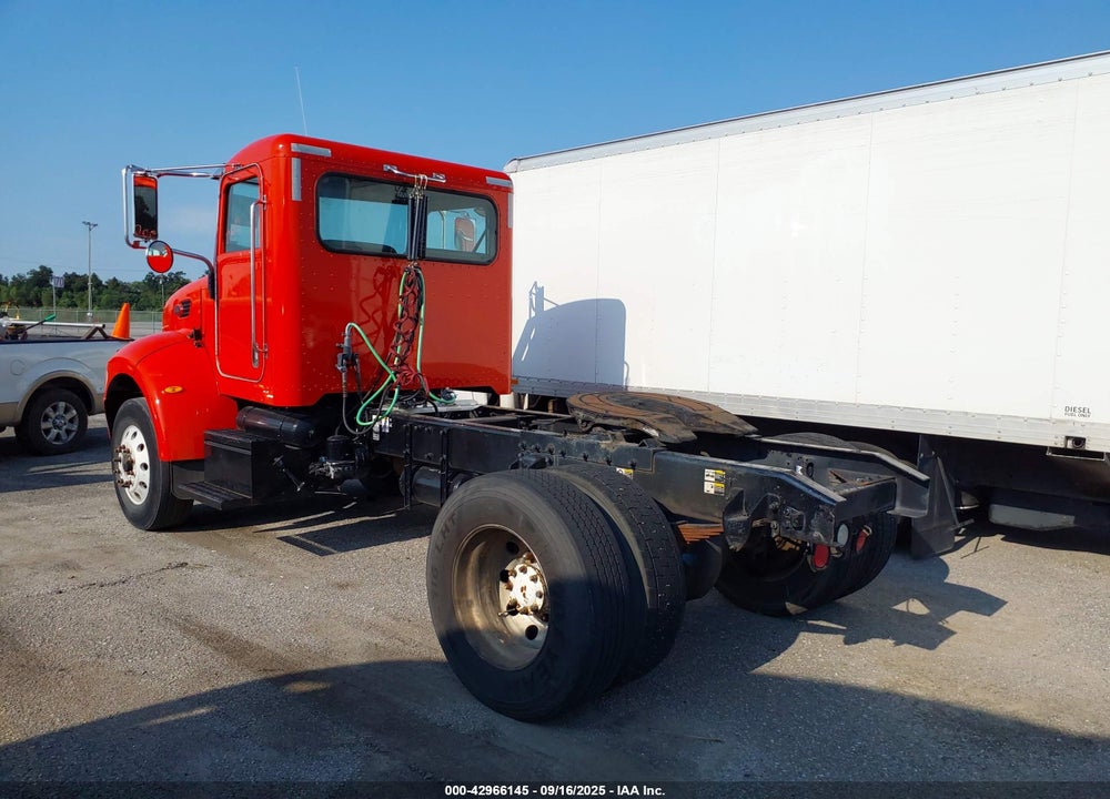 2005 PETERBILT 335 VIN: 2XPLAD7X75M890087