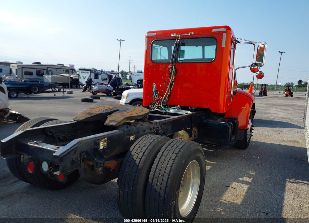 2005 PETERBILT 335 VIN: 2XPLAD7X75M890087