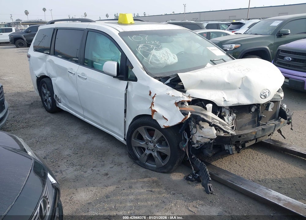 2017 TOYOTA SIENNA SE PREMIUM 8 PASSENGER VIN: 5TDXZ3DC1HS822051
