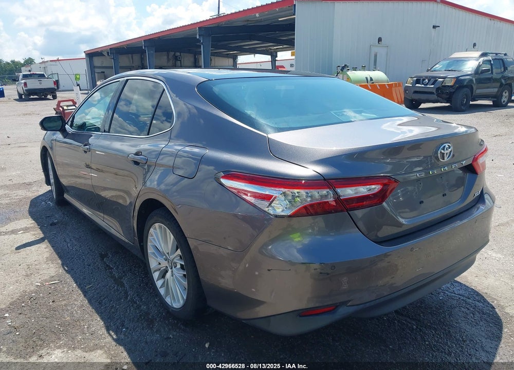 2018 TOYOTA CAMRY VIN: 4T1B11HK0JU031840