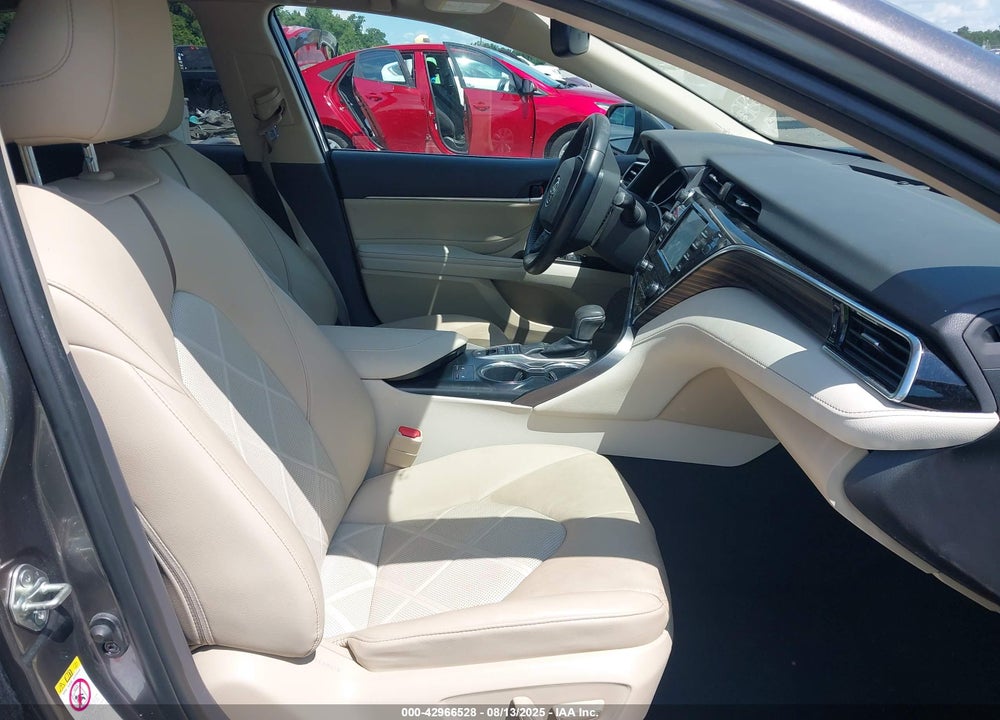 2018 TOYOTA CAMRY VIN: 4T1B11HK0JU031840