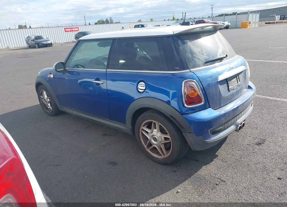 2009 MINI COOPER VIN: WMWMF73529TT94609