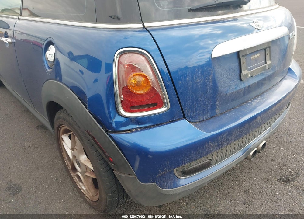 2009 MINI COOPER VIN: WMWMF73529TT94609