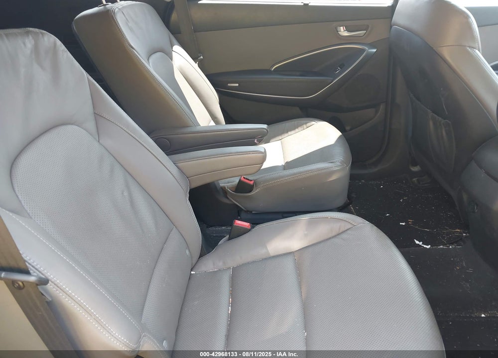 2016 HYUNDAI SANTA FE VIN: KM8SNDHF3GU140942