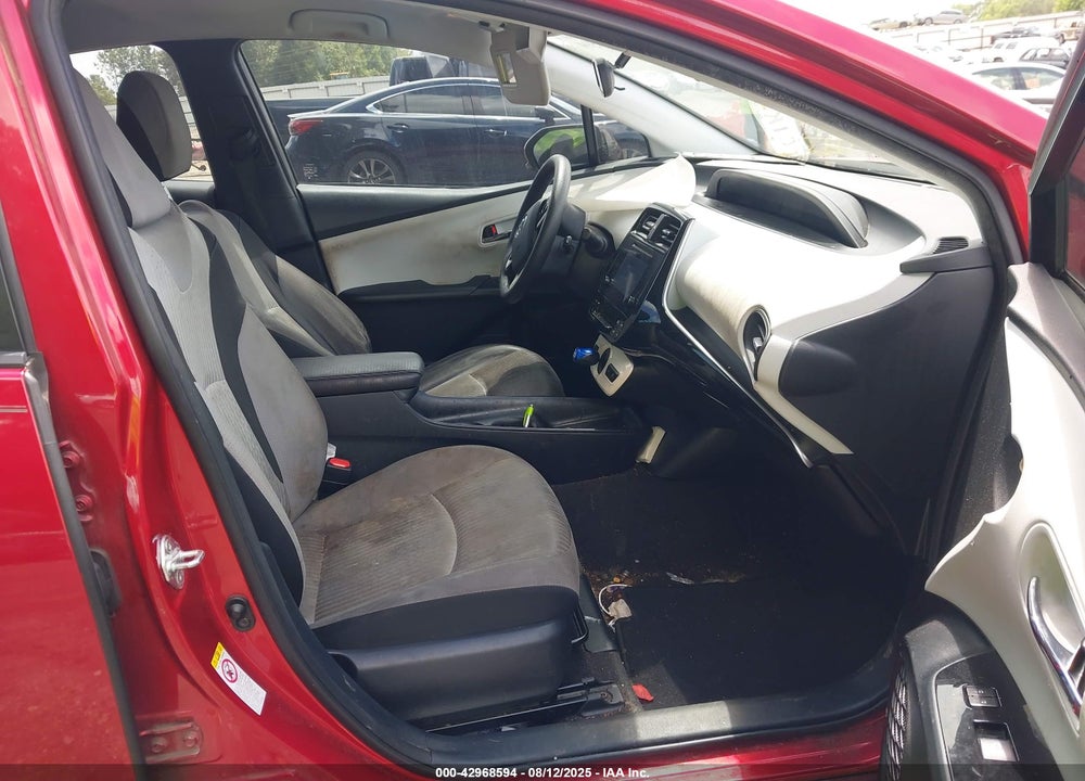 2018 TOYOTA PRIUS VIN: JTDKBRFU0J3586586