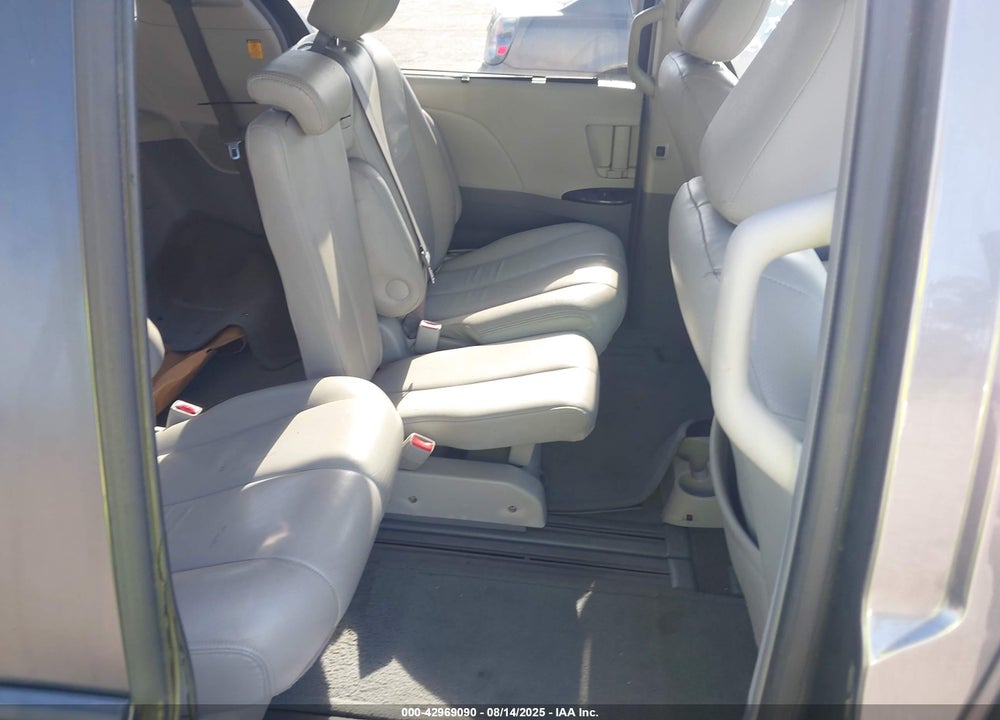 2011 TOYOTA SIENNA LE V6 VIN: 5TDKK3DC4BS085689