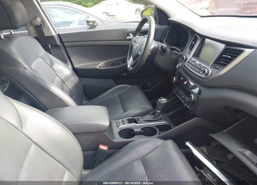 2018 HYUNDAI TUCSON VIN: KM8J3CA27JU724741