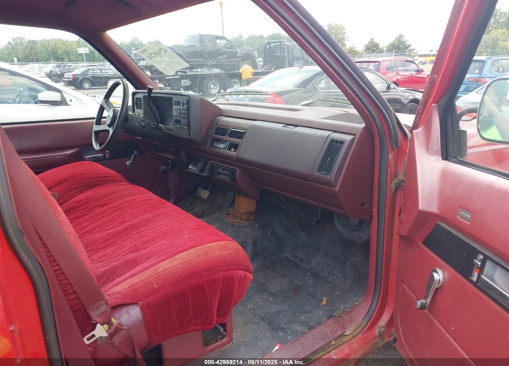 1993 CHEVROLET SUBURBAN C2500 VIN: 1GNGC26K8PJ366763