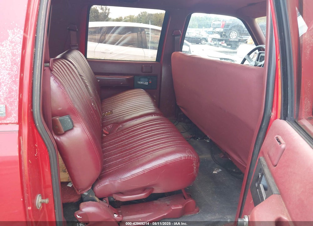 1993 CHEVROLET SUBURBAN C2500 VIN: 1GNGC26K8PJ366763