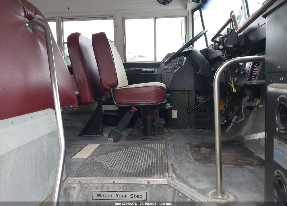 1999 INTERNATIONAL 3000 3800 VIN: 1HVBBABPXXH206161