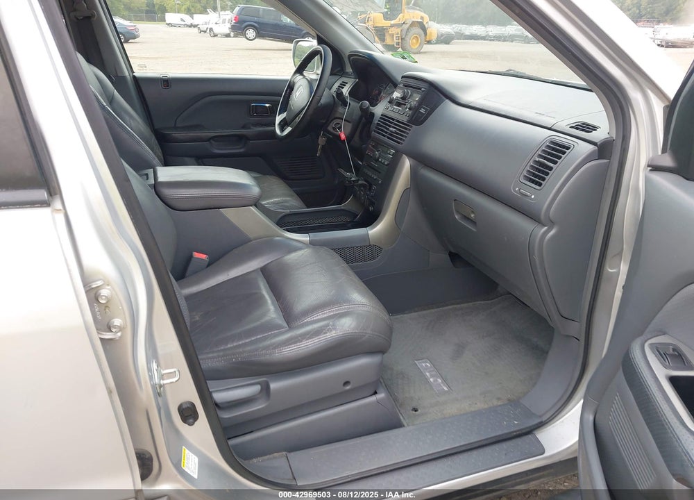 2005 HONDA PILOT EX-L VIN: 5FNYF18515B052138