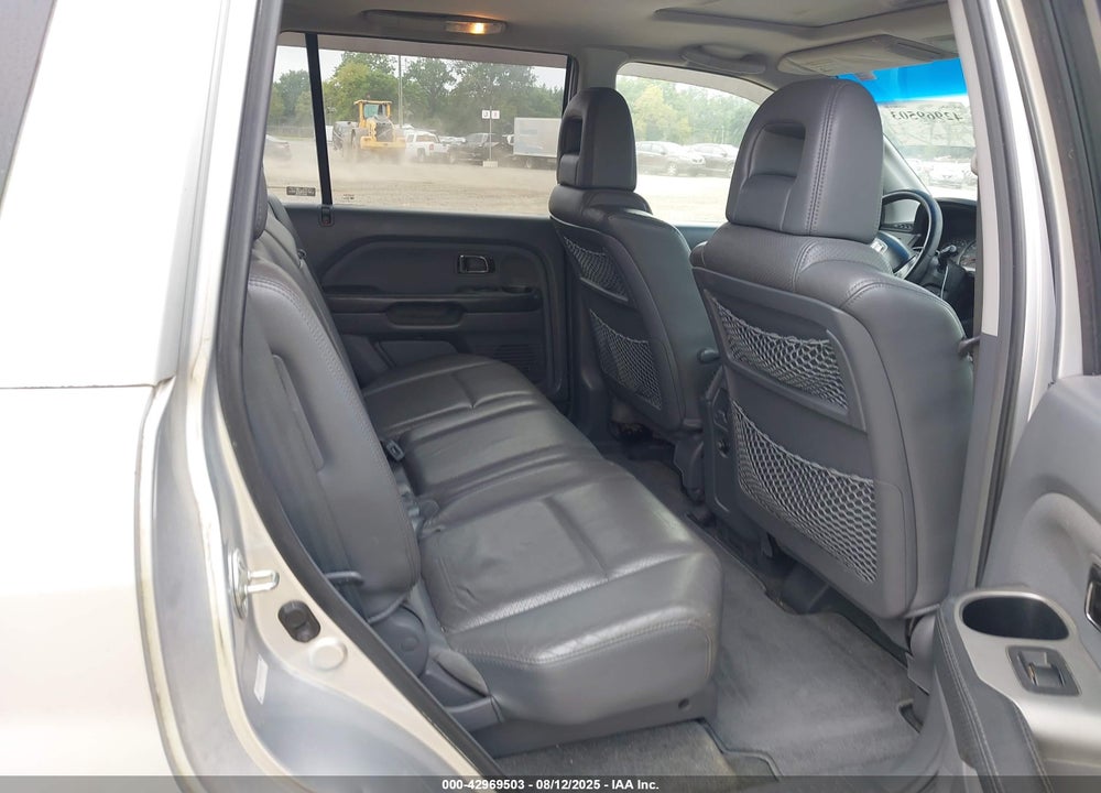 2005 HONDA PILOT EX-L VIN: 5FNYF18515B052138