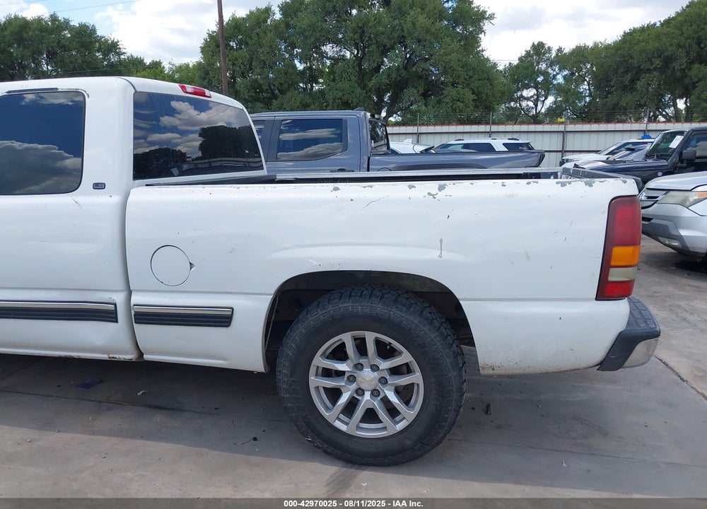 2000 CHEVROLET SILVERADO 1500 LS VIN: 2GCEC19V4Y1273850