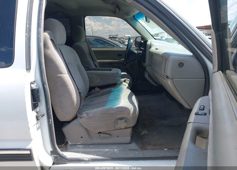 2000 CHEVROLET SILVERADO 1500 LS VIN: 2GCEC19V4Y1273850