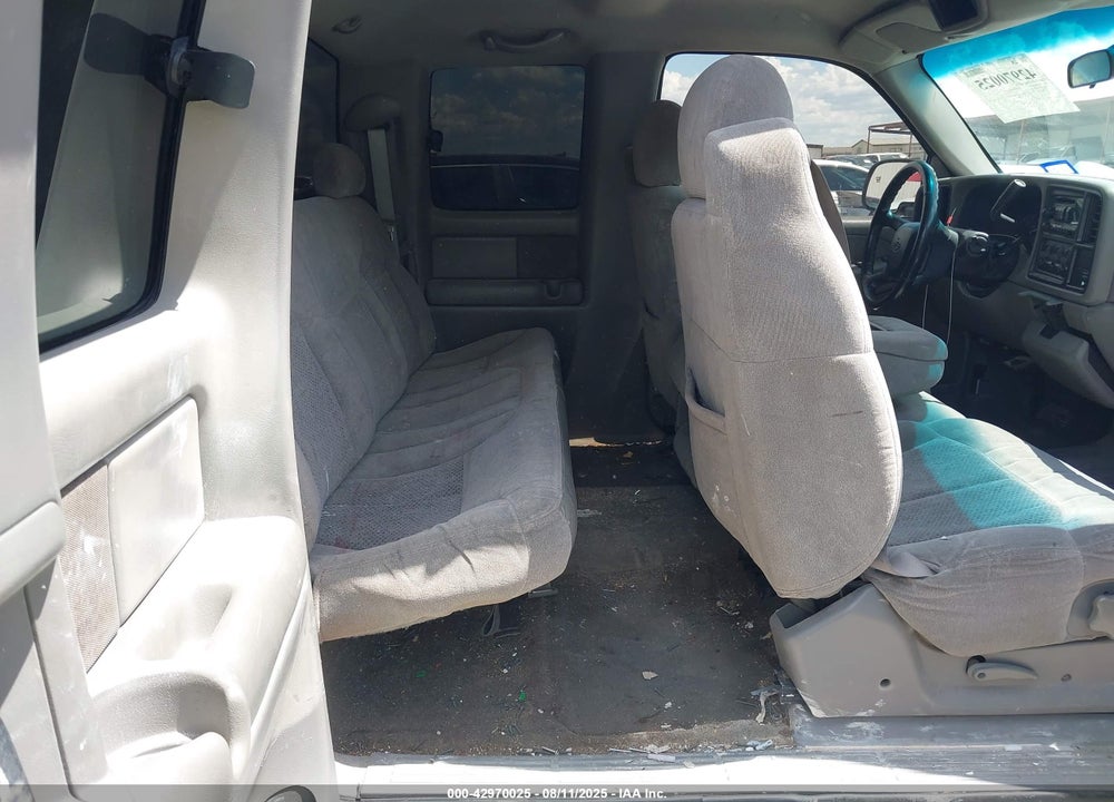 2000 CHEVROLET SILVERADO 1500 LS VIN: 2GCEC19V4Y1273850