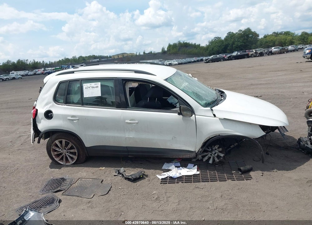 2017 VOLKSWAGEN TIGUAN VIN: WVGBV7AX4HK048742