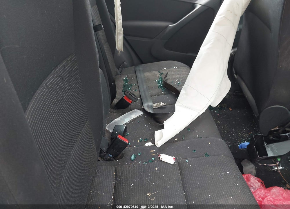 2017 VOLKSWAGEN TIGUAN VIN: WVGBV7AX4HK048742