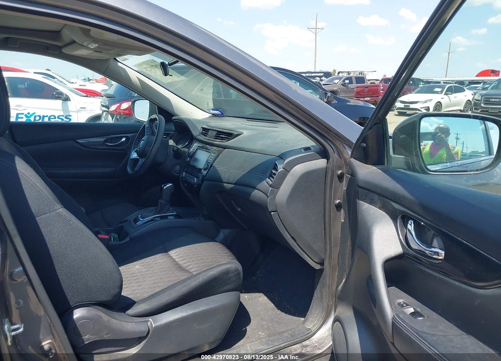 2017 NISSAN ROGUE VIN: 5N1AT2MTXHC826050