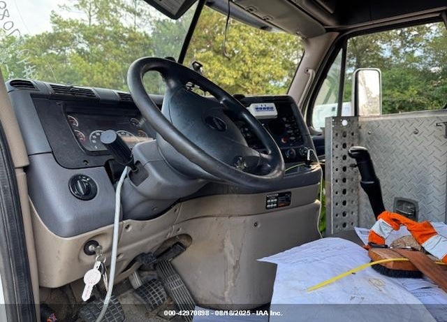 2010 FREIGHTLINER CASCADIA 113 VIN: 1FUJGHDV5ALAW0792