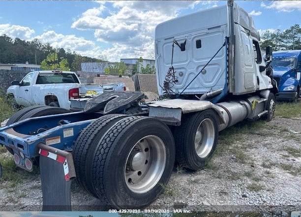 2010 FREIGHTLINER CASCADIA 113 VIN: 1FUJGHDV5ALAW0792