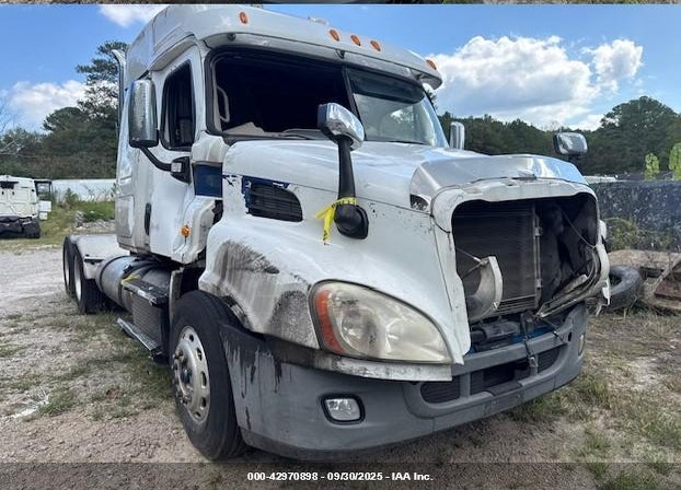 2010 FREIGHTLINER CASCADIA 113 VIN: 1FUJGHDV5ALAW0792
