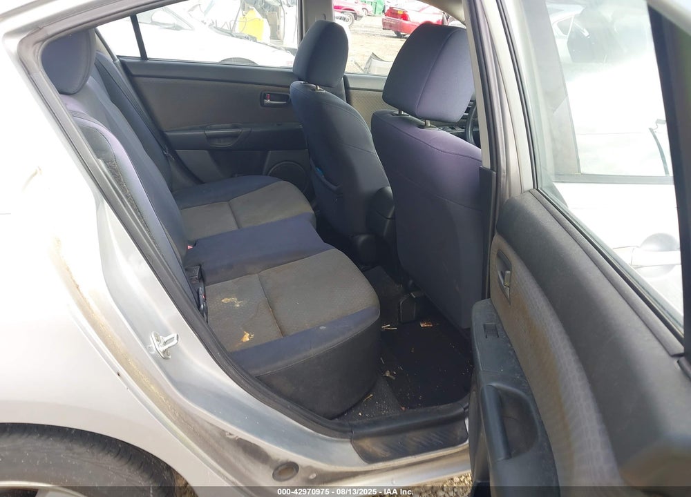 2005 MAZDA 3 I VIN: JM1BK12F851298132