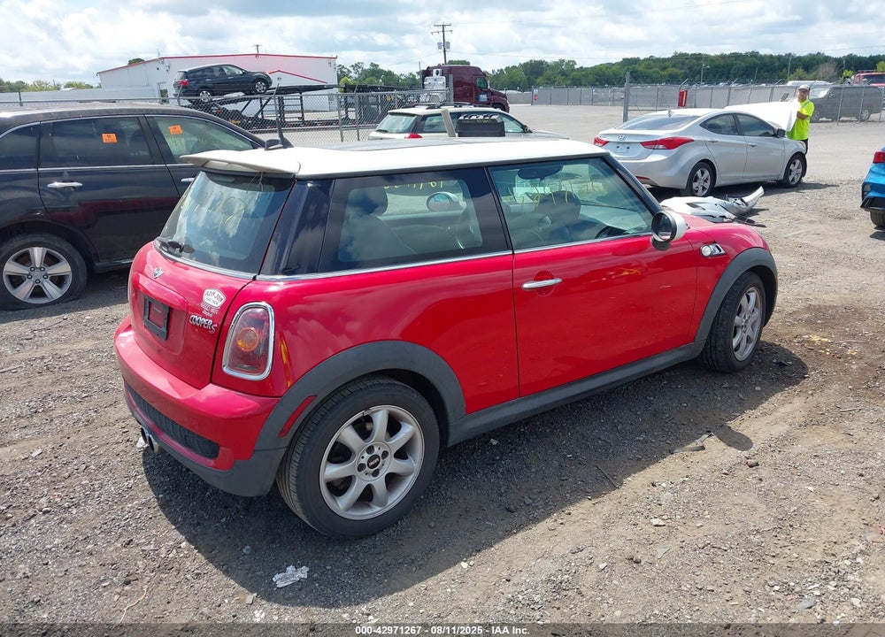 2009 MINI COOPER VIN: WMWMF73569TX40628