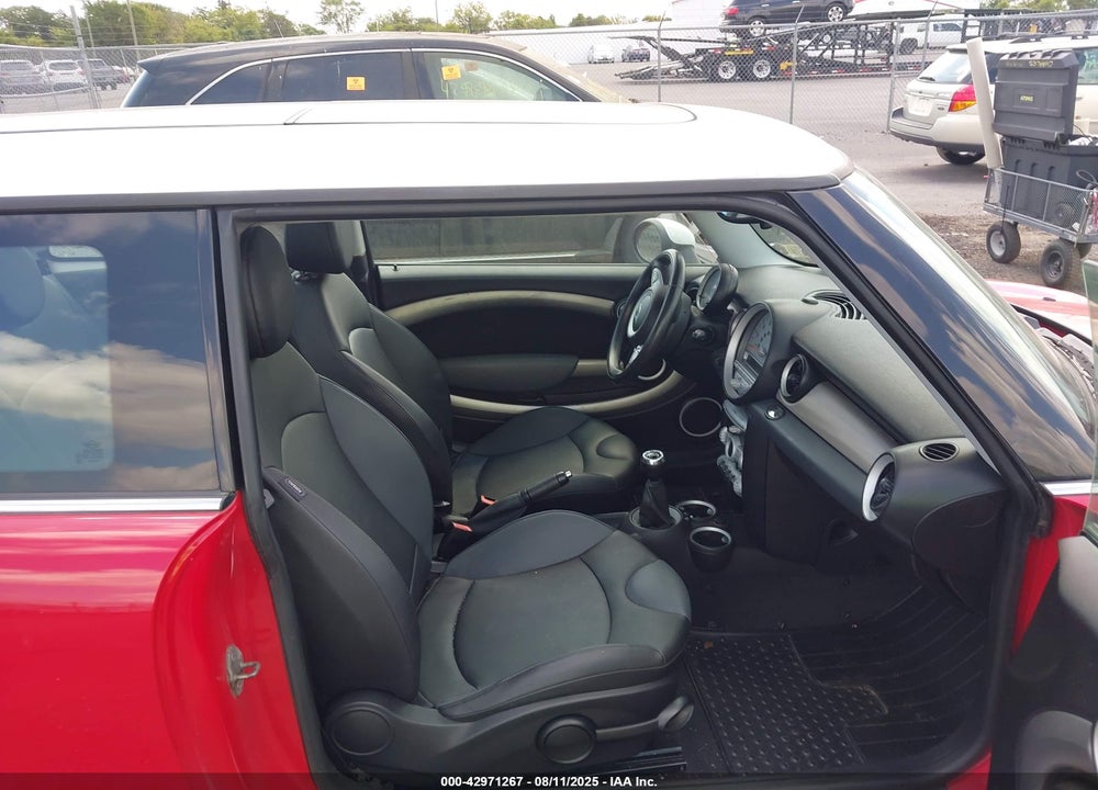 2009 MINI COOPER VIN: WMWMF73569TX40628