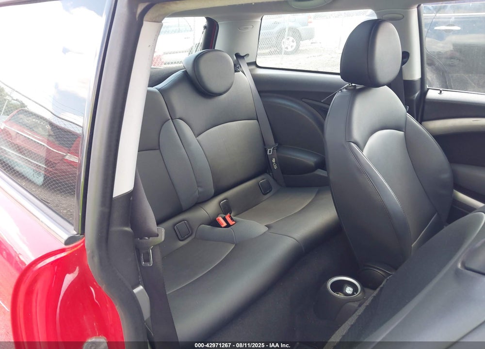 2009 MINI COOPER VIN: WMWMF73569TX40628