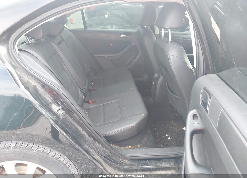 2011 VOLKSWAGEN JETTA 2.5L SE VIN: 3VWDX7AJ9BM083079
