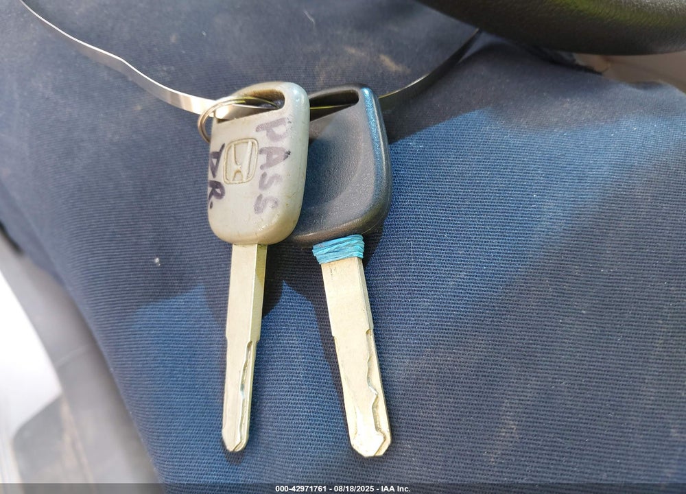 2005 HONDA CIVIC VP VIN: 1HGES16325L010849