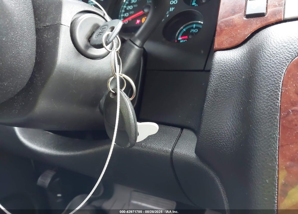 2013 CHEVROLET SUBURBAN 1500 VIN: 1GNSKKE74DR233795