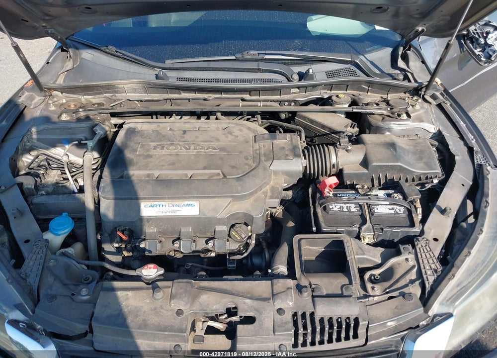 2015 HONDA ACCORD VIN: 1HGCR3F84FA021763