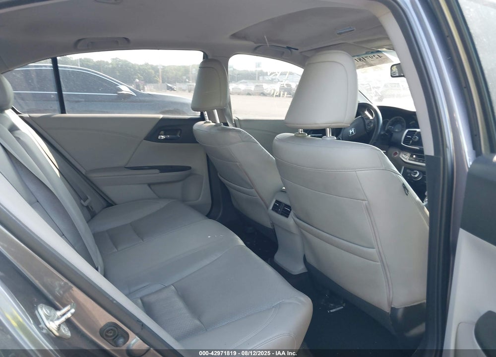 2015 HONDA ACCORD VIN: 1HGCR3F84FA021763
