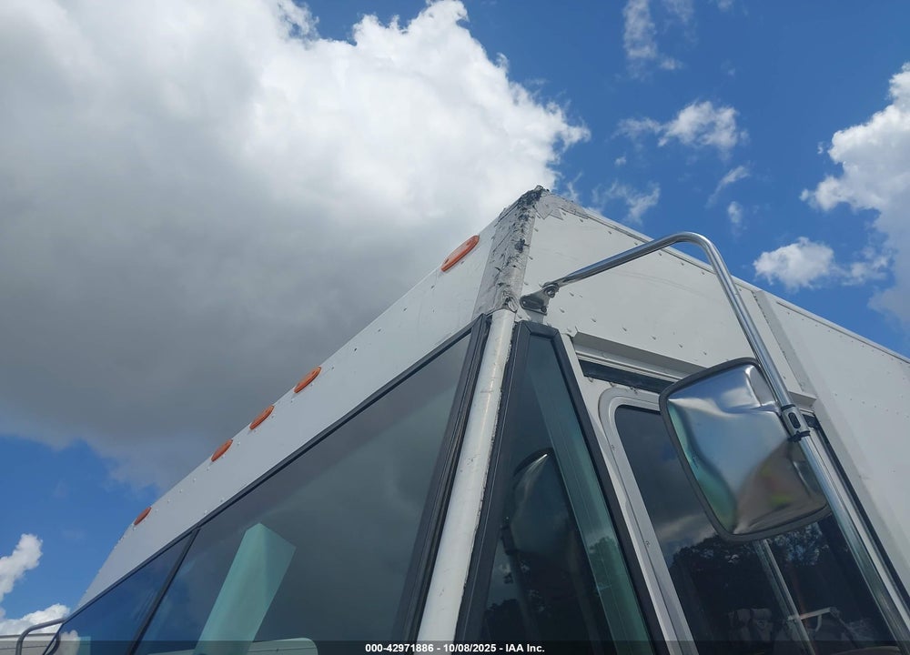 2000 FREIGHTLINER CHASSIS VIN: 4UZA5FAC0YCG63854