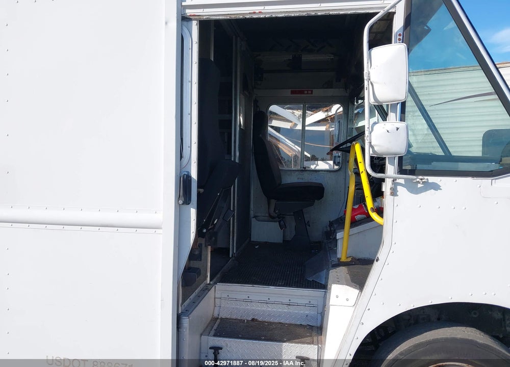 2009 FREIGHTLINER CHASSIS M LINE WALK-IN VAN VIN: 4UZAANDU29CAL8965
