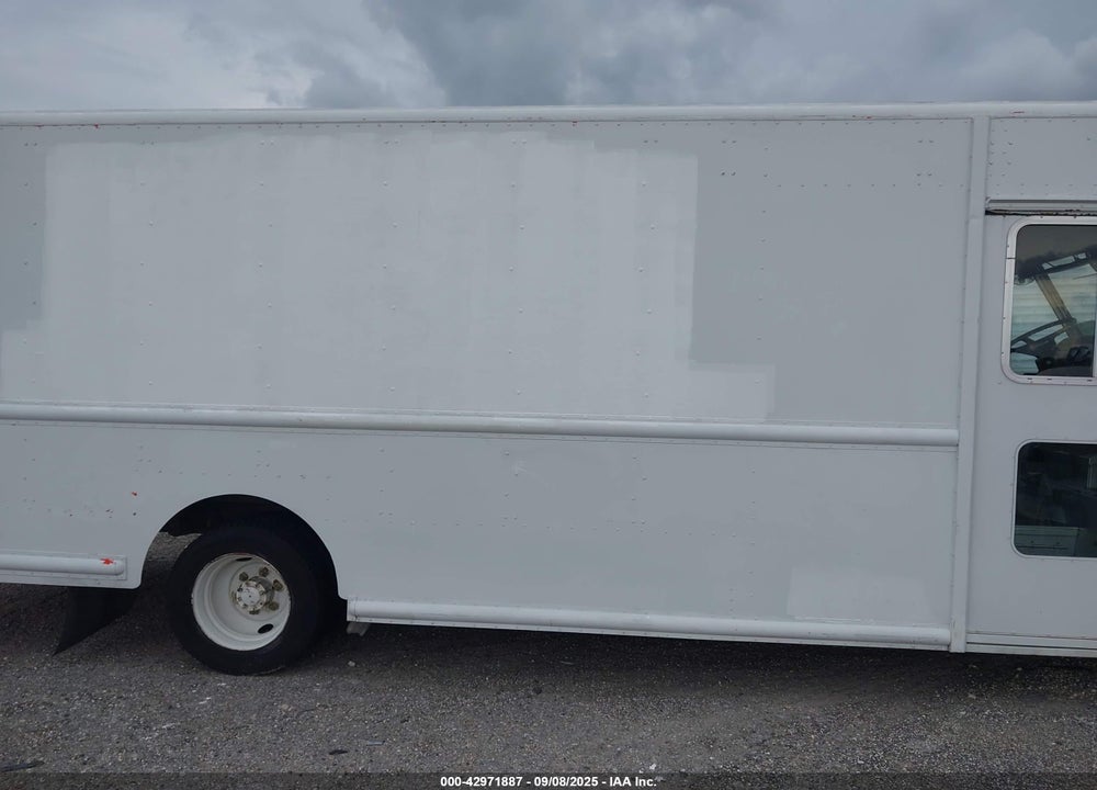 2009 FREIGHTLINER CHASSIS M LINE WALK-IN VAN VIN: 4UZAANDU29CAL8965