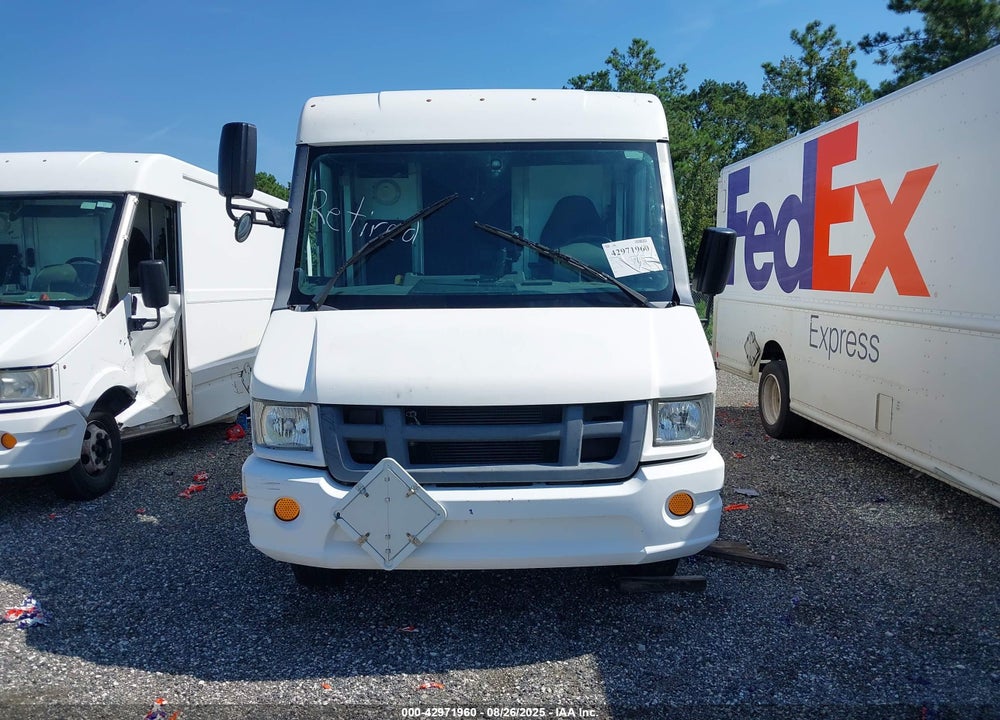 2015 ISUZU COMMERCIAL VAN VIN: JALB4T178F7W00404