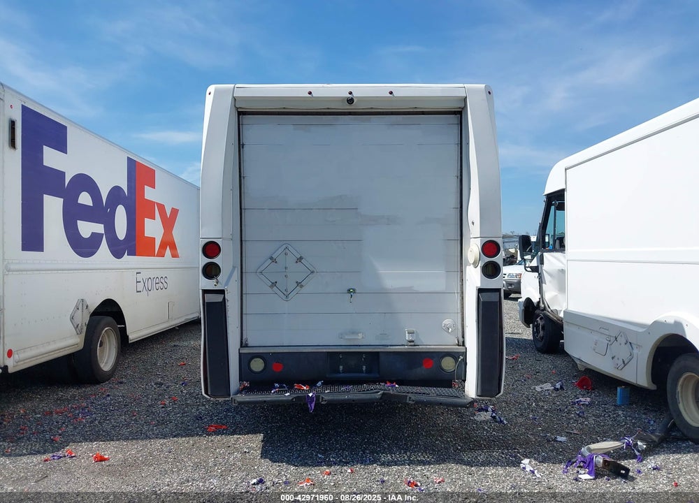 2015 ISUZU COMMERCIAL VAN VIN: JALB4T178F7W00404
