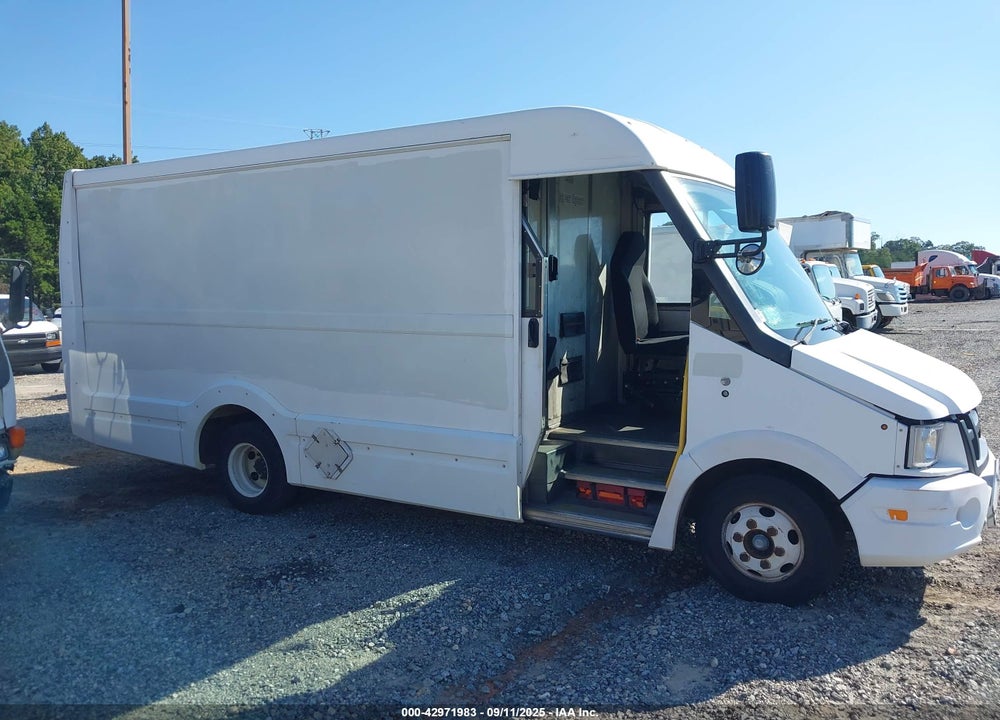 2013 ISUZU COMMERCIAL VAN VIN: JALB4T172D7W01318