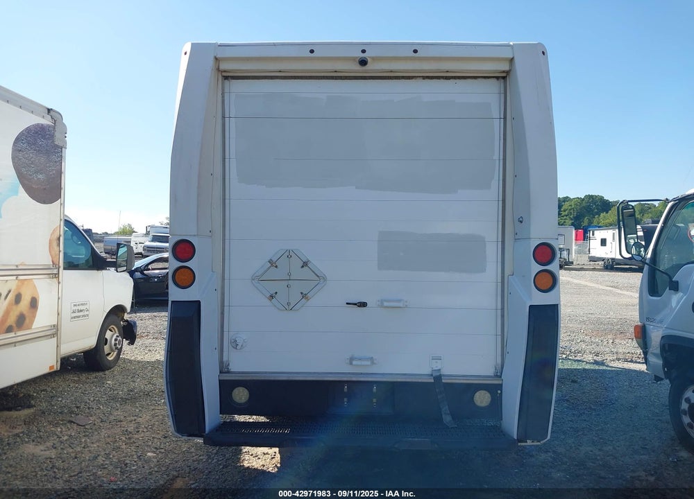 2013 ISUZU COMMERCIAL VAN VIN: JALB4T172D7W01318