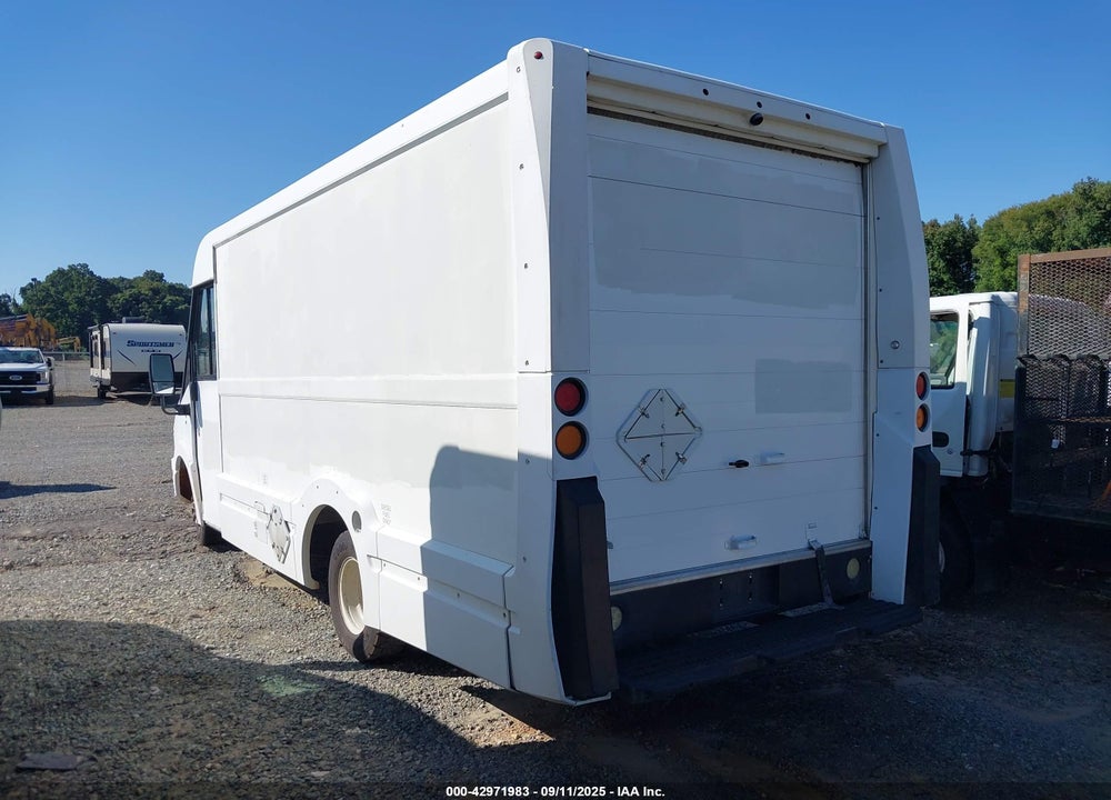 2013 ISUZU COMMERCIAL VAN VIN: JALB4T172D7W01318