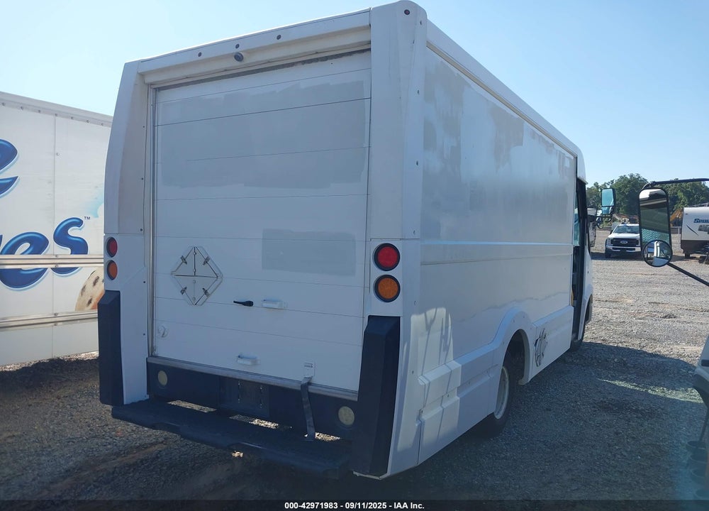 2013 ISUZU COMMERCIAL VAN VIN: JALB4T172D7W01318
