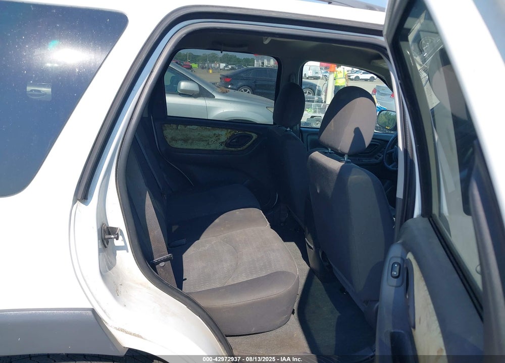 2005 MAZDA TRIBUTE I VIN: 4F2YZ02Z15KM53334