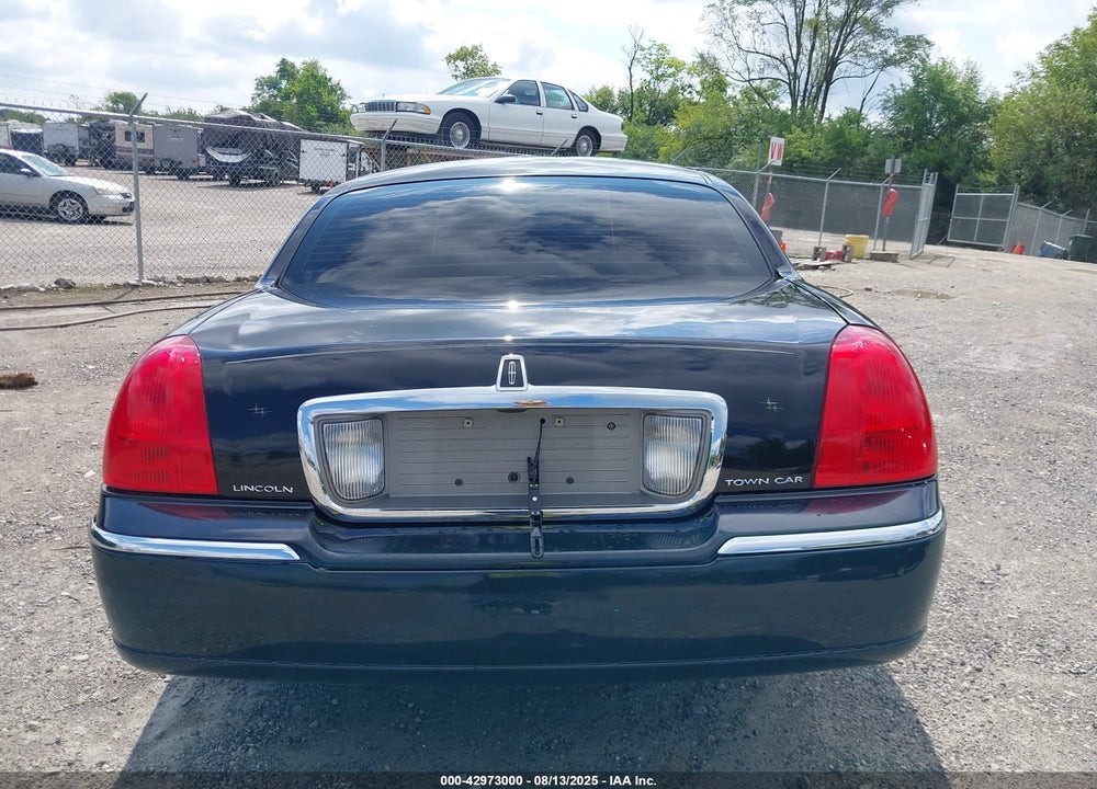 2010 LINCOLN TOWN CAR VIN: 2LNBL8CV6AX750197
