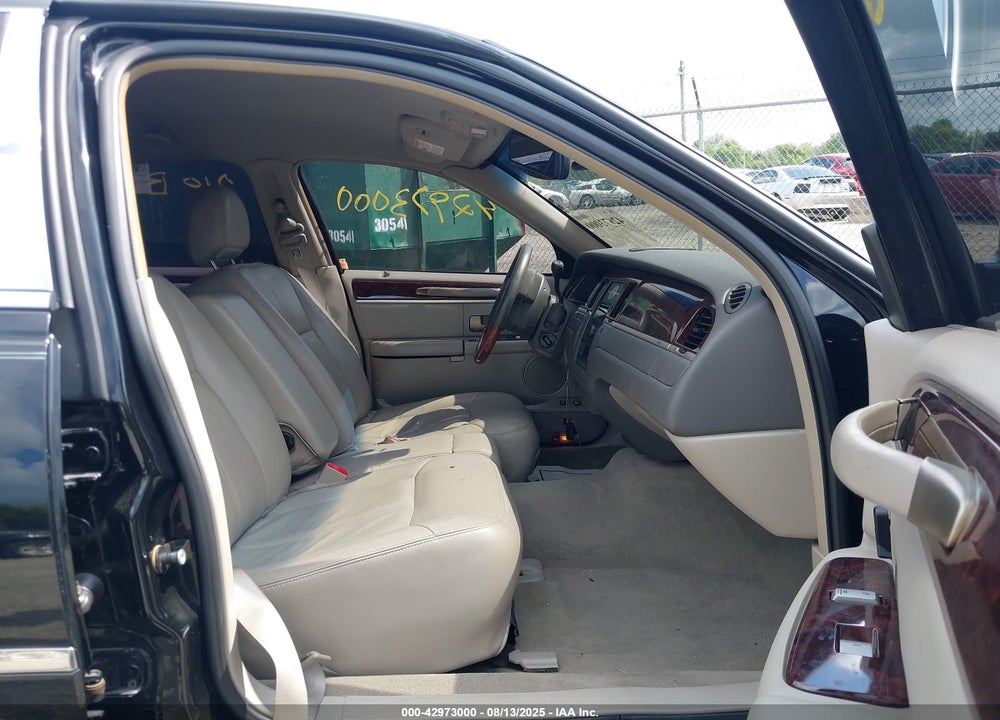 2010 LINCOLN TOWN CAR VIN: 2LNBL8CV6AX750197