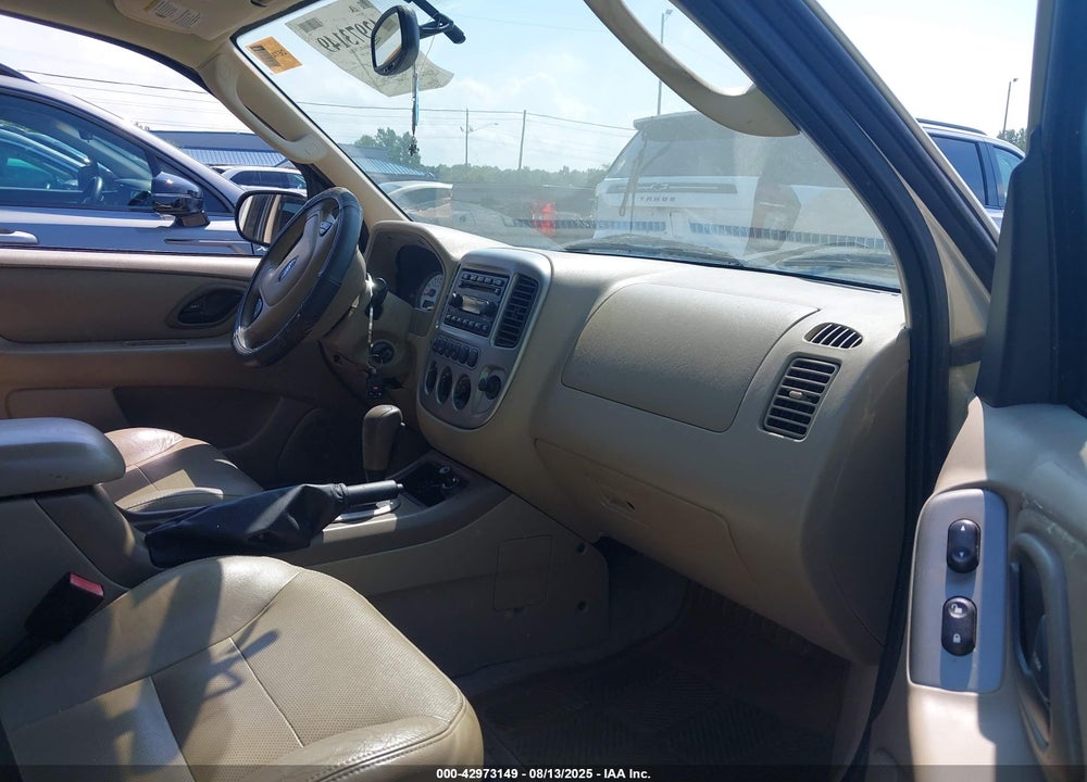 2005 FORD ESCAPE LIMITED VIN: 1FMYU04105KA82832
